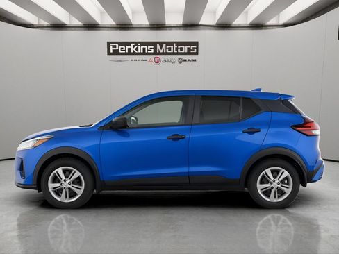 Used 2022 Nissan Kicks S w/ Interior Electronics Package FWD image 2
