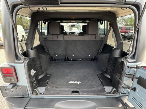 Used 2015 Jeep Wrangler Unlimited Sport w/ Quick Order Package 24S image 9
