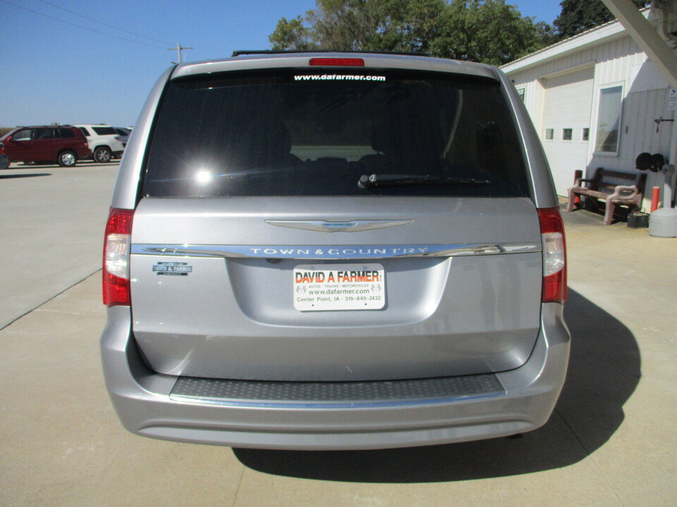 Used 2015 Chrysler Town & Country Touring FWD image 5