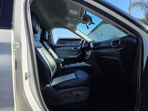 Used 2022 Ford Explorer XLT image 8