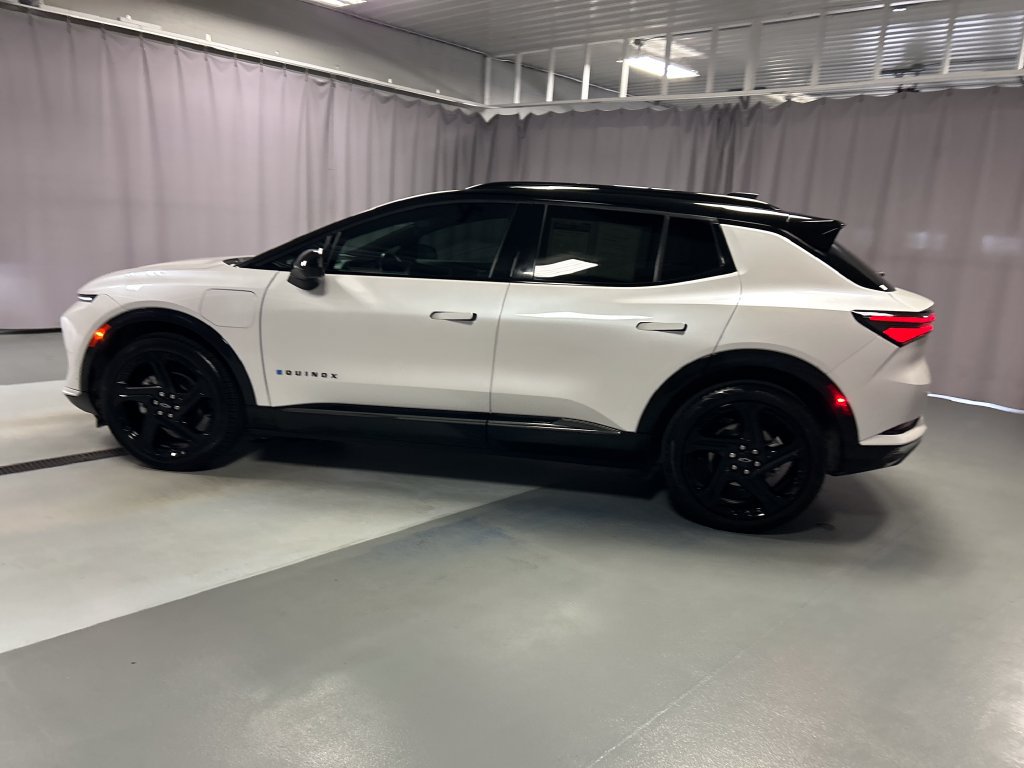Used 2024 Chevrolet Equinox EV RS FWD image 4
