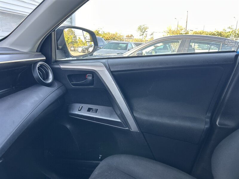 Used 2018 Toyota RAV4 LE w/ All Weather Liner Package AWD/4WD image 11