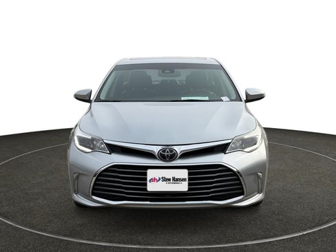 Used 2018 Toyota Avalon Limited image 9