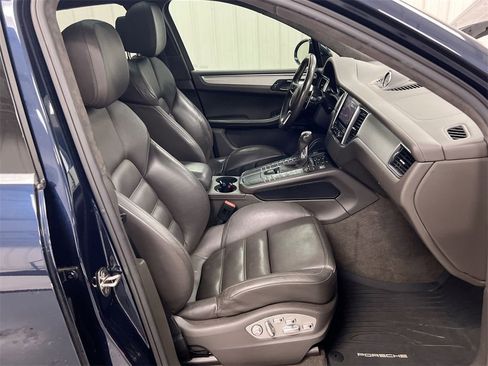 Used 2017 Porsche Macan Turbo image 23