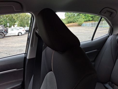 Used 2019 Toyota Camry LE FWD image 17