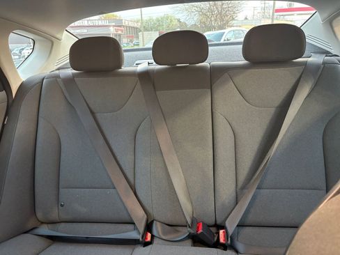 Used 2025 Kia K4 LXS image 37