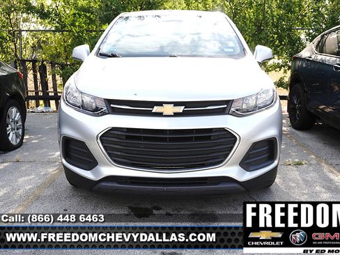 Used 2019 Chevrolet Trax LS w/ Tint and Cruise Package FWD image 2