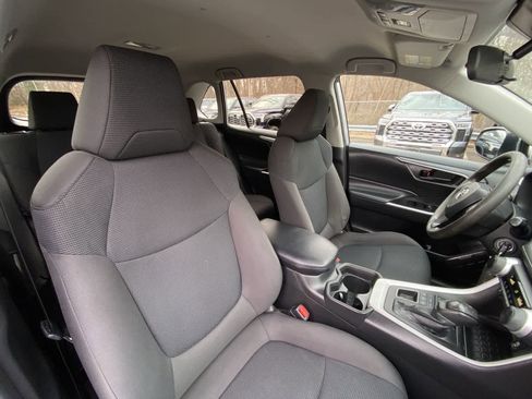 Used 2021 Toyota RAV4 LE image 28