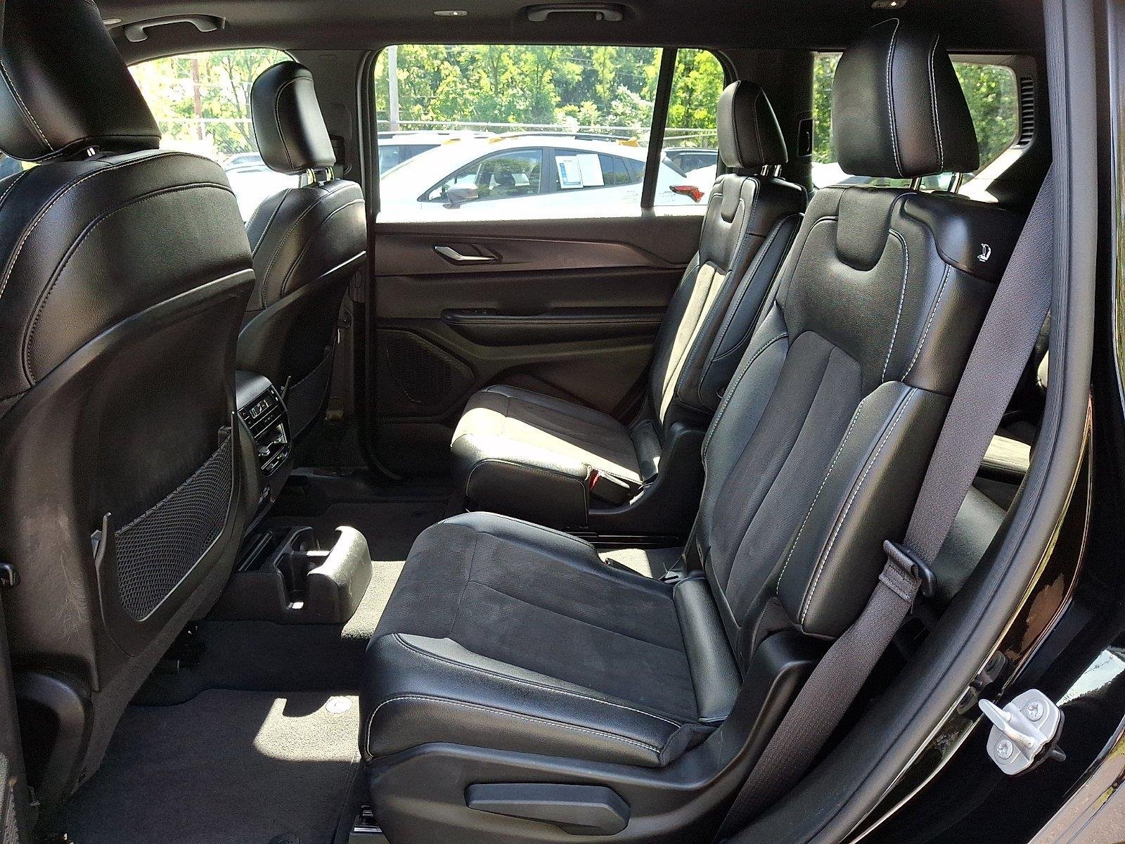 Used 2024 Jeep Grand Cherokee L Altitude AWD/4WD image 10