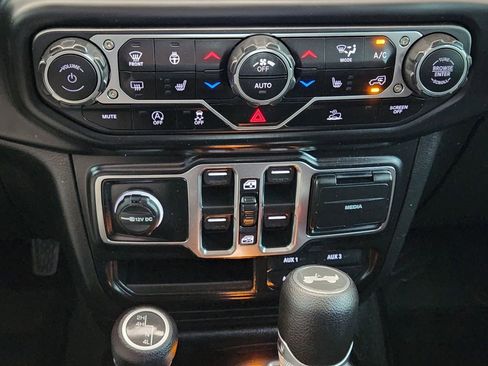 Used 2022 Jeep Wrangler Unlimited Sport AWD/4WD image 18