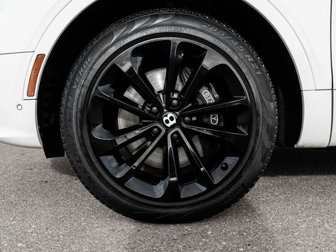 Used 2022 Bentley Bentayga image 6