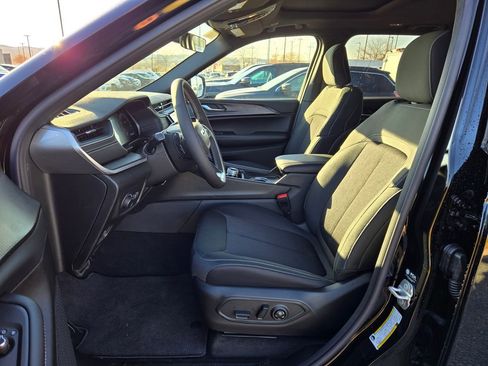 New 2025 Jeep Grand Cherokee Laredo X image 14