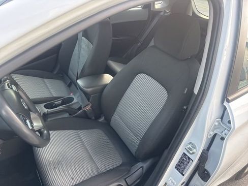 Used 2019 Hyundai Kona SE w/ Cargo Package image 9