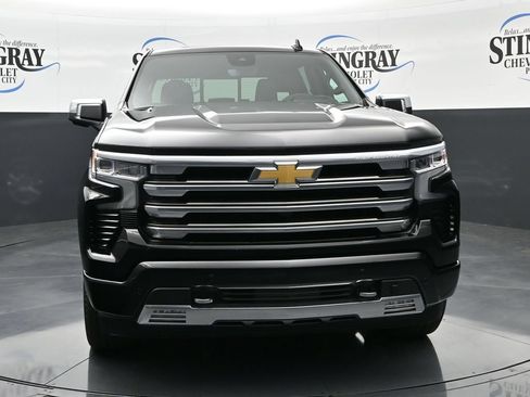 Used 2025 Chevrolet Silverado 1500 High Country w/ High Country Premium Package AWD/4WD image 2