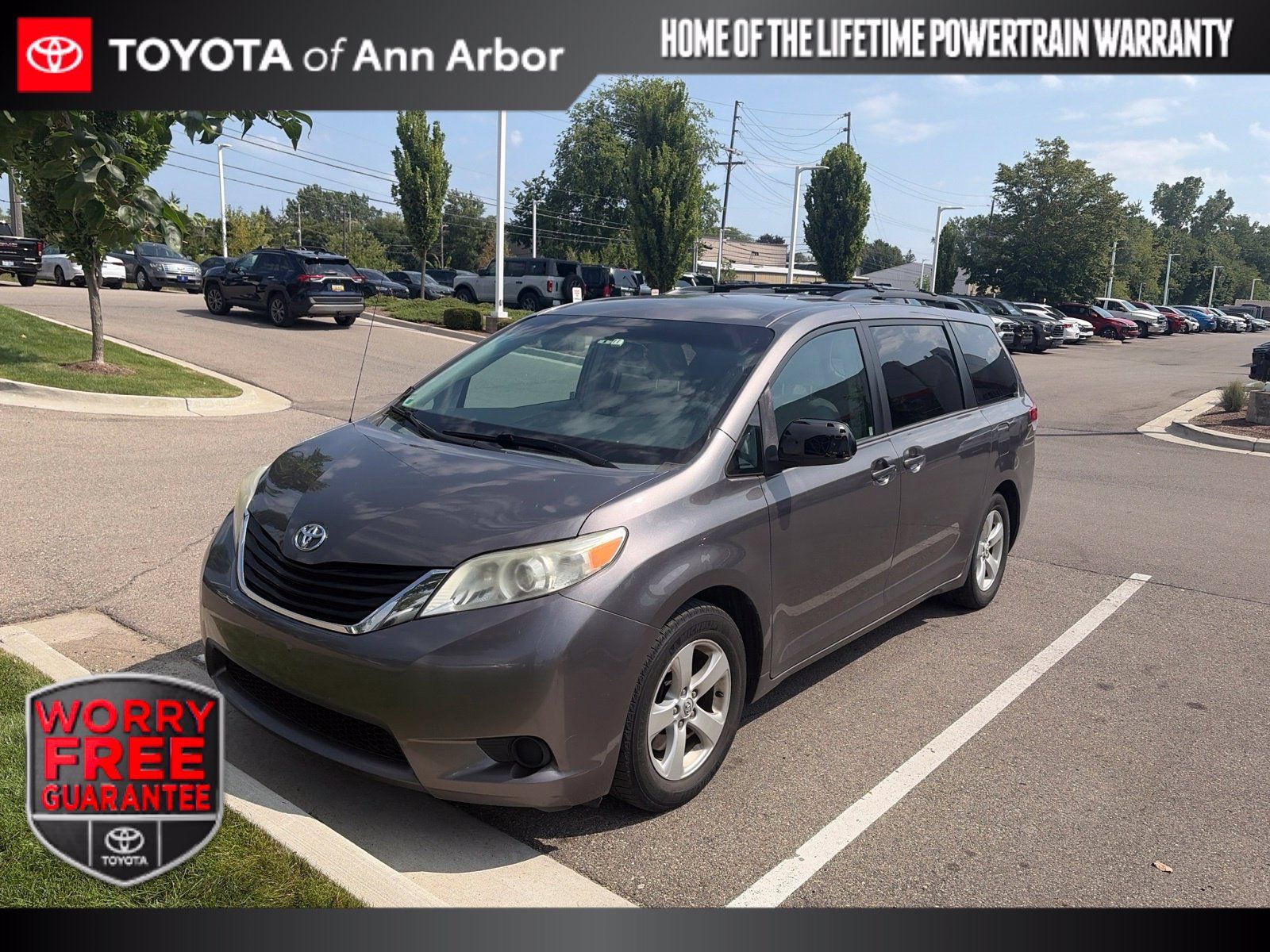Used 2013 Toyota Sienna LE w/ Towing Pkg FWD image 1