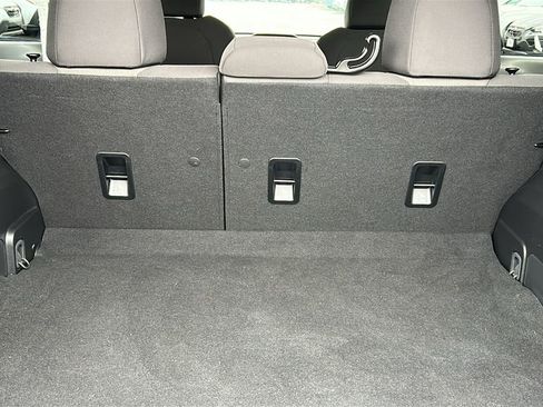 Used 2024 Subaru Crosstrek 2.0i image 23