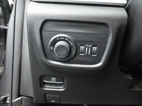 Used 2024 Jeep Grand Cherokee Altitude image 31