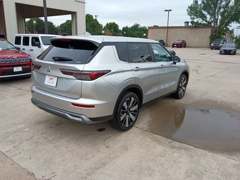 Used 2025 Mitsubishi Outlander SE AWD/4WD image 4