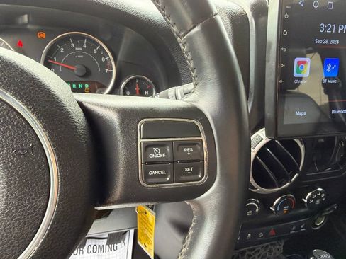 Used 2014 Jeep Wrangler Unlimited Rubicon w/ Connectivity Group AWD/4WD image 23