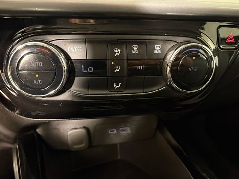 Used 2024 Chevrolet Trax LT image 34