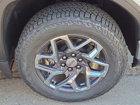 New 2026 GMC Sierra 1500 SLT image 6