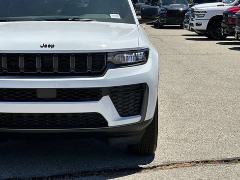 New 2026 Jeep Grand Cherokee L 2WD image 13