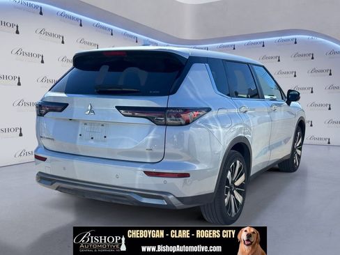 Used 2025 Mitsubishi Outlander AWD image 4