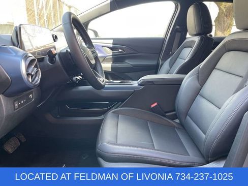 Certified 2025 Chevrolet Equinox EV LT FWD image 17