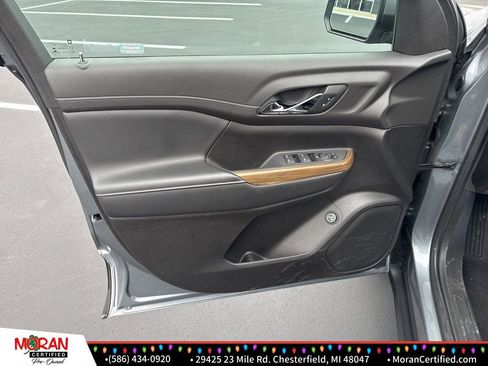 Used 2022 GMC Acadia SLE w/ Driver Convenience Package image 10