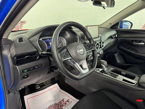 Used 2025 Nissan Sentra SV FWD image 10