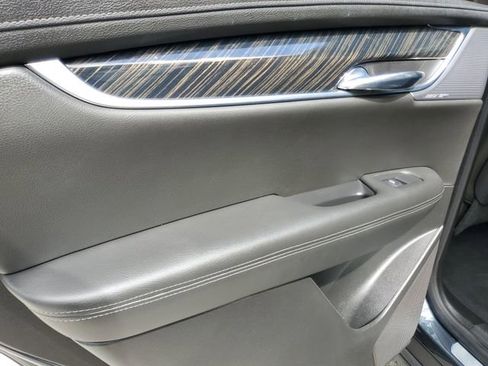 Used 2020 Cadillac XT6 Premium Luxury image 15