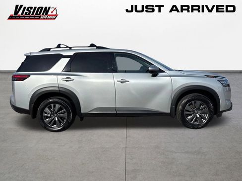 New 2025 Nissan Pathfinder SV w/ SV Premium Package image 4