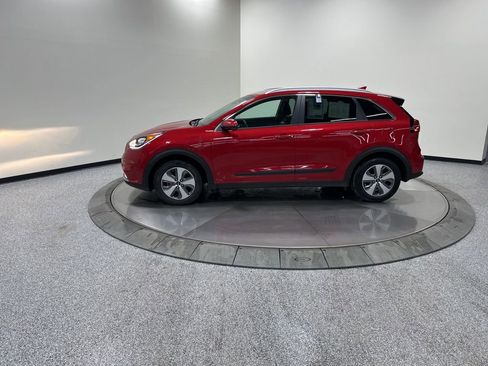 Certified 2019 Kia Niro LX image 9
