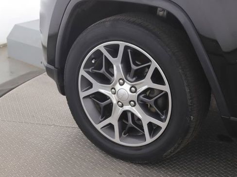 Used 2020 Jeep Grand Cherokee Limited image 13