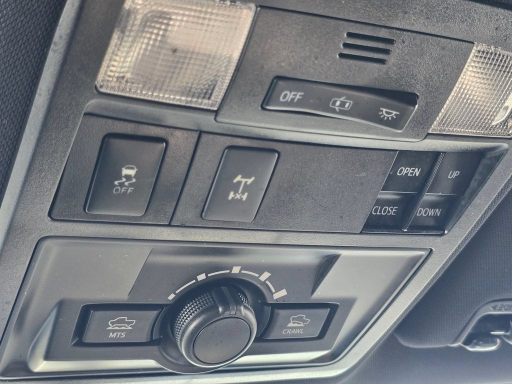 Used 2017 Toyota Tacoma TRD Off-Road AWD/4WD image 34
