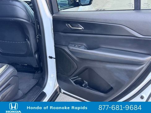 Used 2024 Jeep Grand Cherokee L Laredo image 28