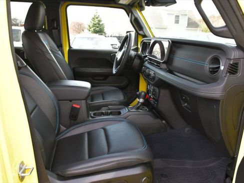 Used 2024 Jeep Wrangler Unlimited Rubicon 4xe AWD/4WD image 17