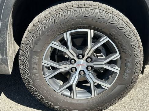Used 2025 GMC Acadia AT4 AWD/4WD image 16