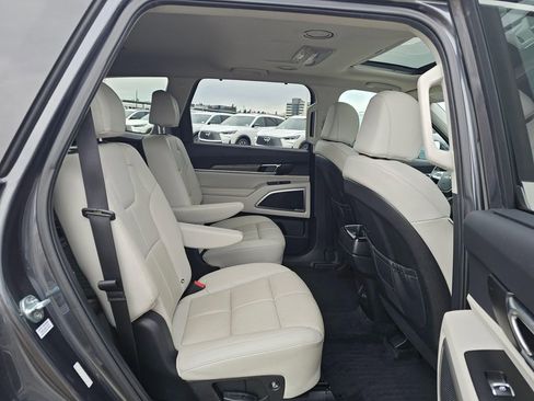 Used 2022 Kia Telluride EX w/ EX Premium Package image 13