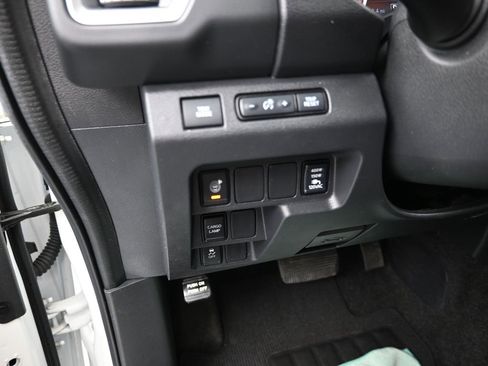 Used 2023 Nissan Frontier SV w/ SV Convenience Package image 13