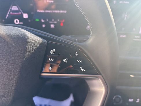 Used 2025 Audi Q5 Premium w/ Convenience Package image 23