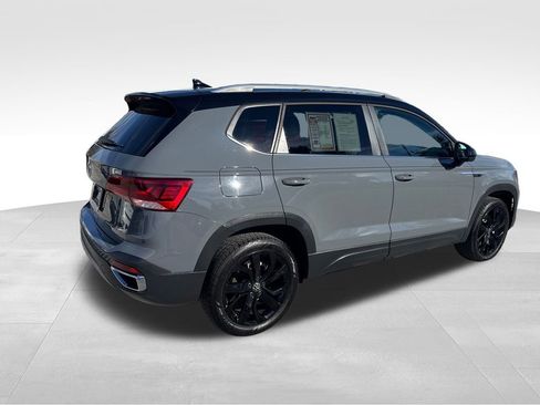 Used 2024 Volkswagen Taos SE w/ Panoramic Sunroof Package image 6