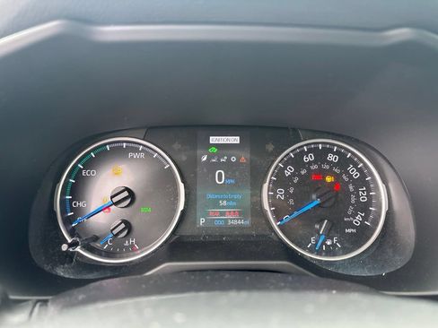 Used 2022 Toyota RAV4 XLE w/ Convenience Package AWD/4WD image 7
