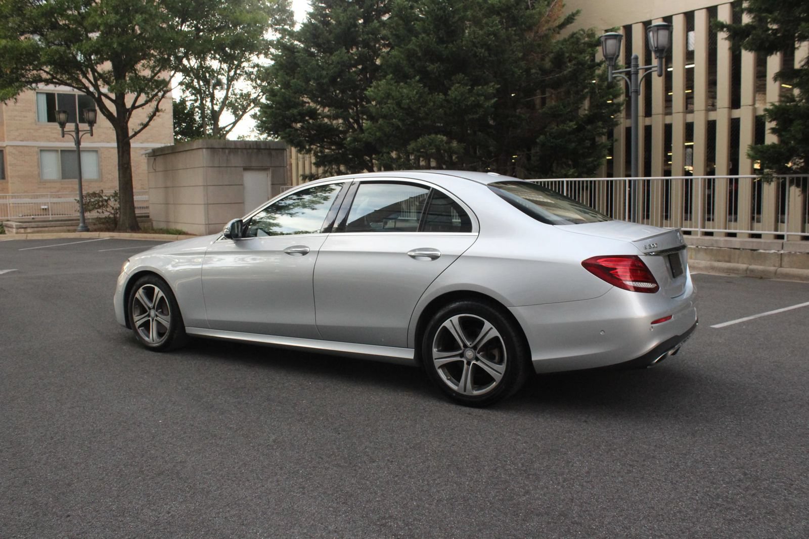 Used 2017 Mercedes-Benz E 300 4MATIC image 9