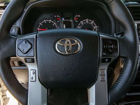 Used 2020 Toyota 4Runner SR5 AWD/4WD image 17