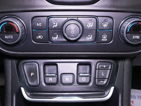 Used 2020 GMC Terrain Denali w/ Denali Premium Package AWD/4WD image 39
