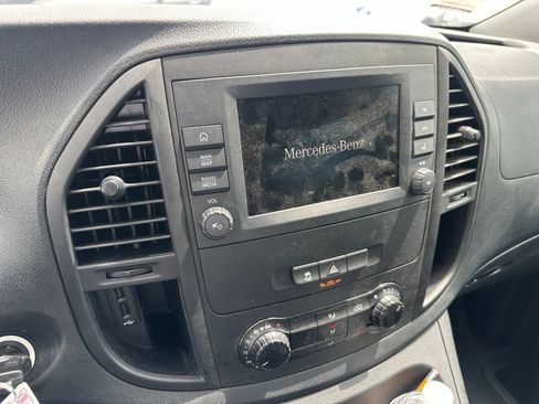 Used 2023 Mercedes-Benz Metris image 5