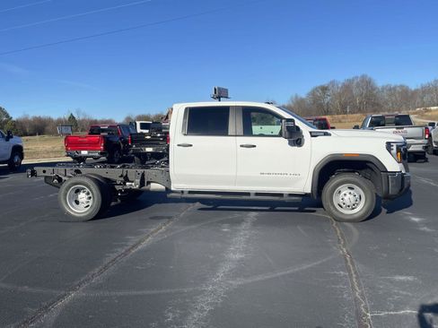 New 2026 GMC Sierra 3500 Pro w/ Convenience Package AWD/4WD image 2