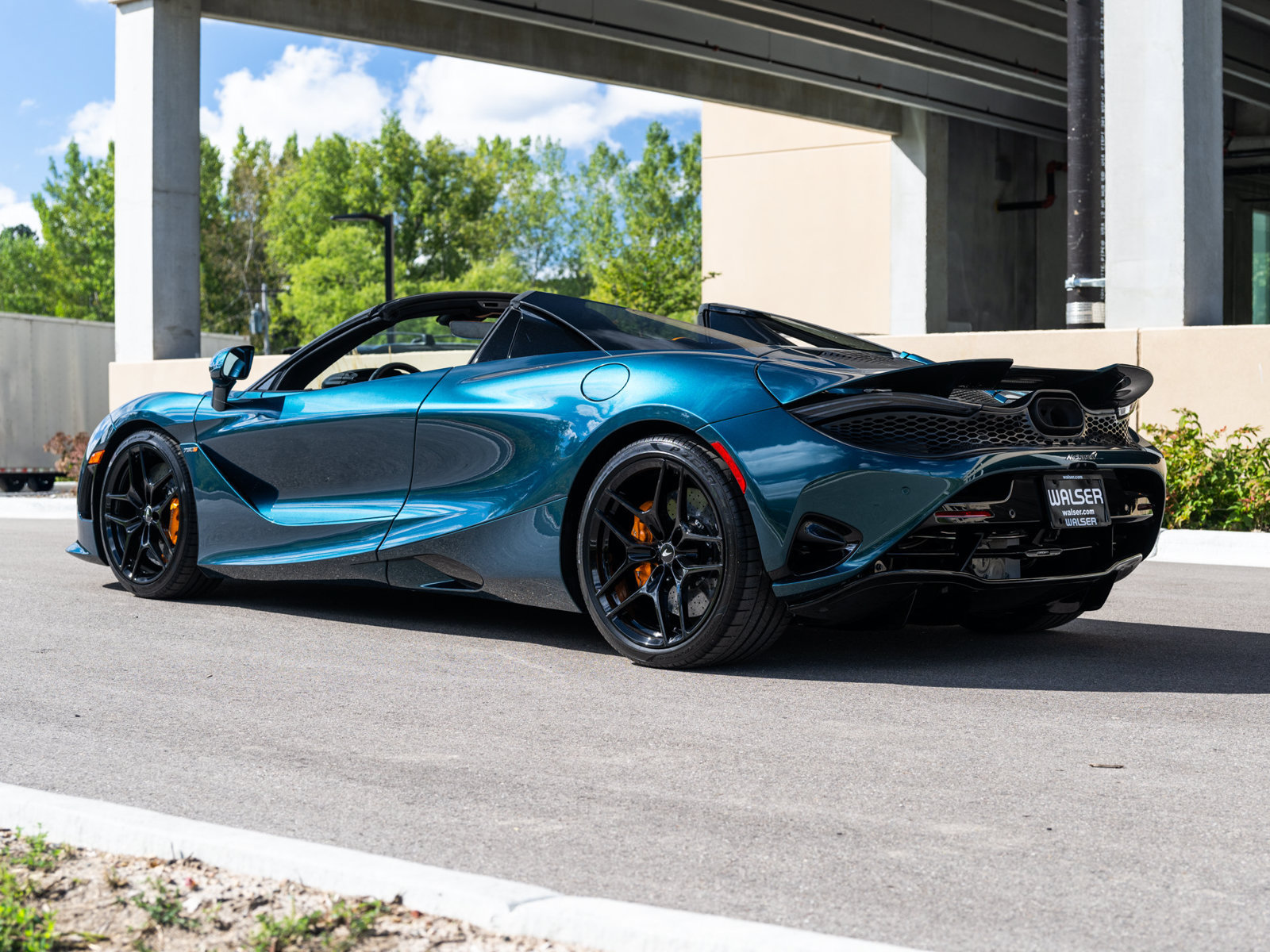 Used 2024 McLaren 750S Spider RWD image 3