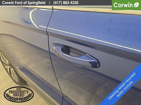 Used 2024 Volkswagen Taos SE FWD image 8